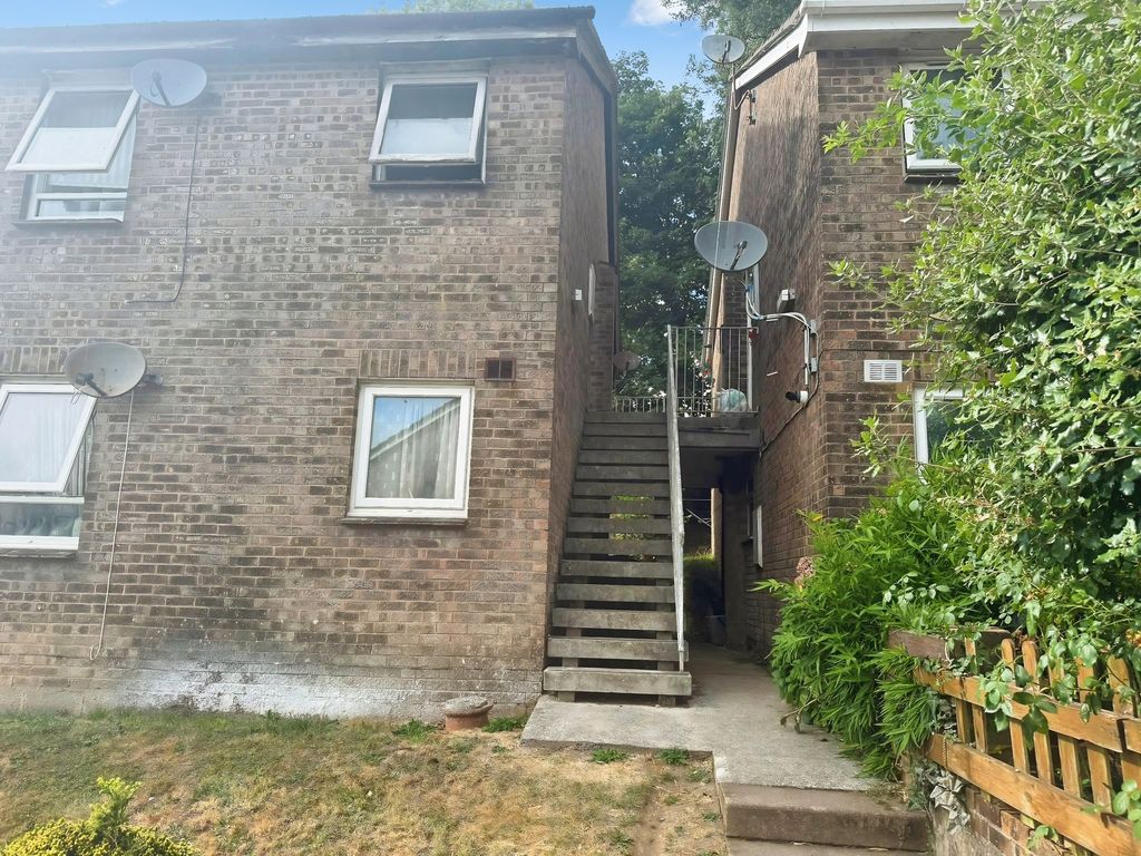 Property photo 1 of 9 Tillard Close