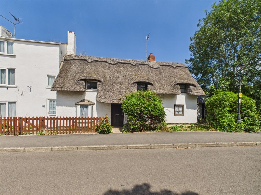 Property photo 1 of 8 Oundle Road, Alwalton