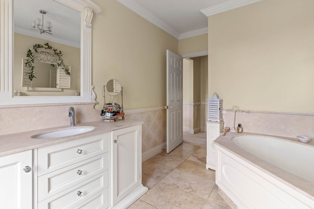 Additional image 43 of 6 bed detached house for saleGreenway, Hutton Mount, Brentwood CM13