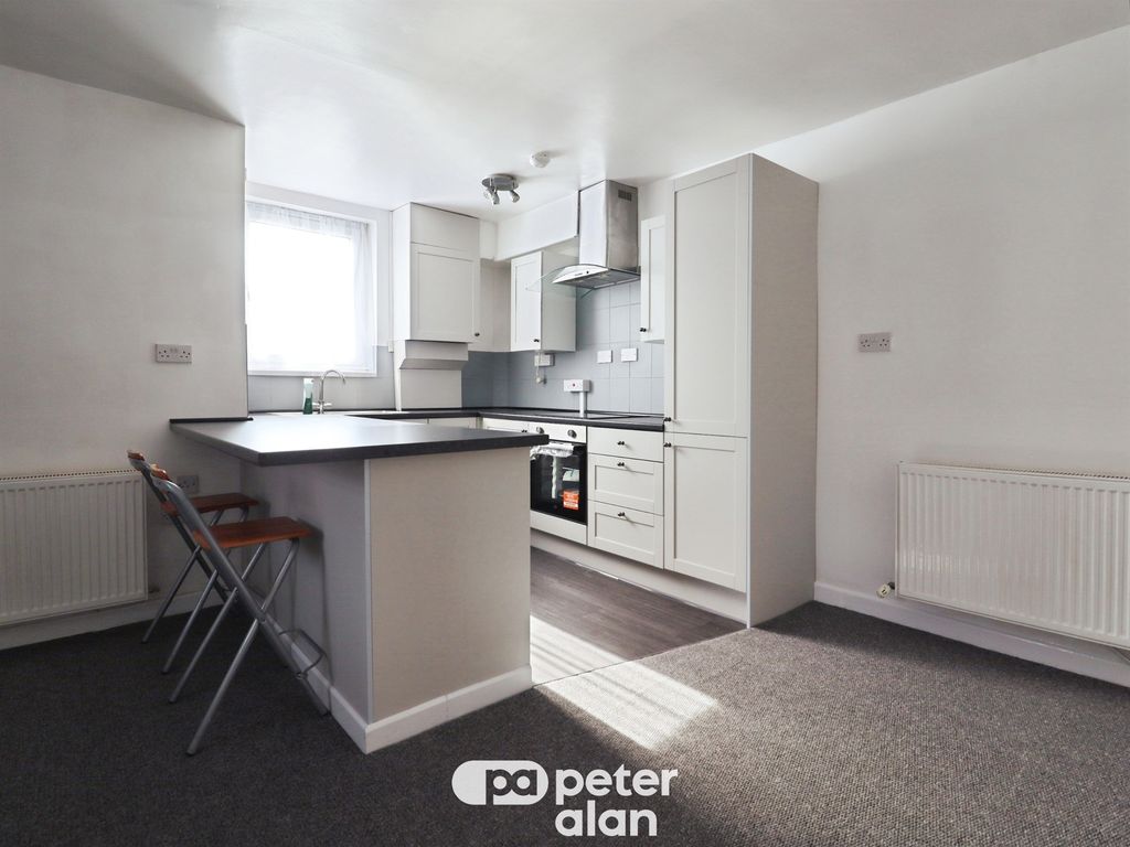 Property photo 2 of 15 Kitchen/ Lounge