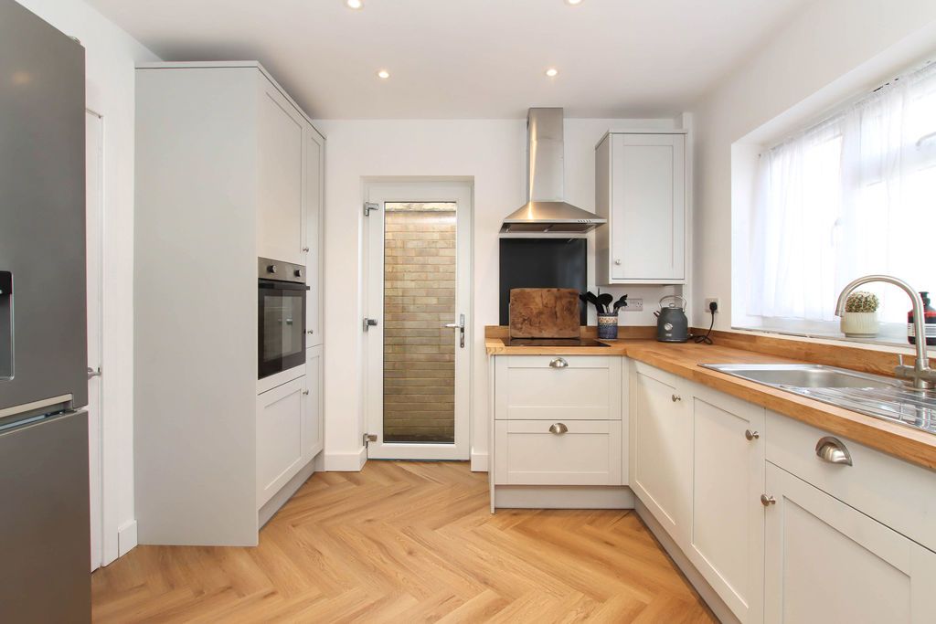 Property photo 2 of 17 Photo 11