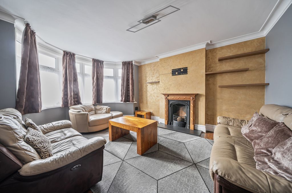 Property photo 2 of 23 1387292-25-6932F7...