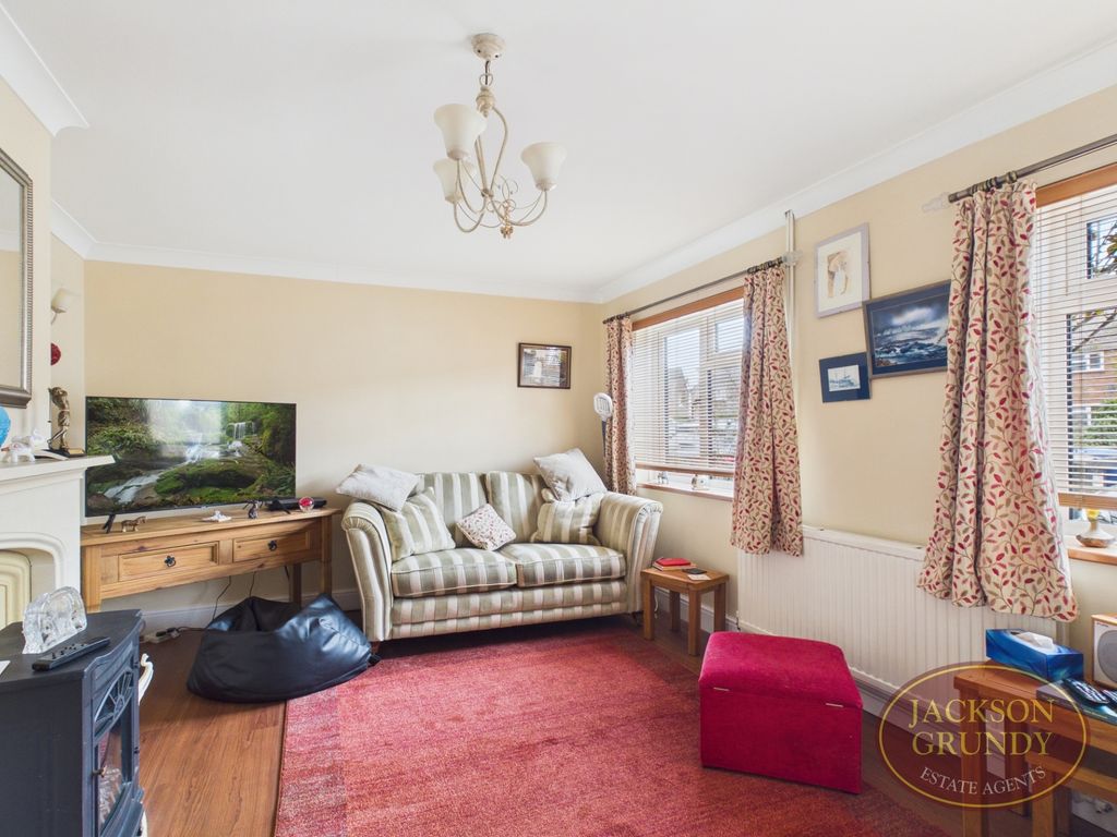 Property photo 2 of 14 Hoe Way