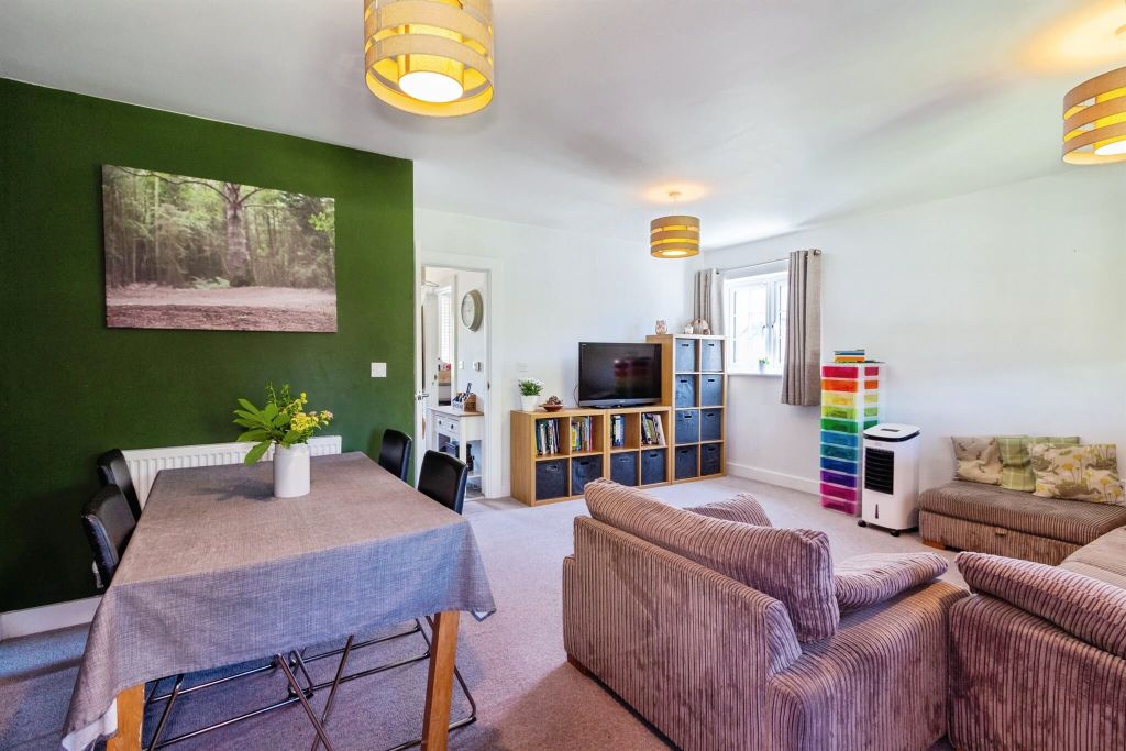 Property photo 1 of 16 Lounge Diner - 10 Devereux Court.Jpg
