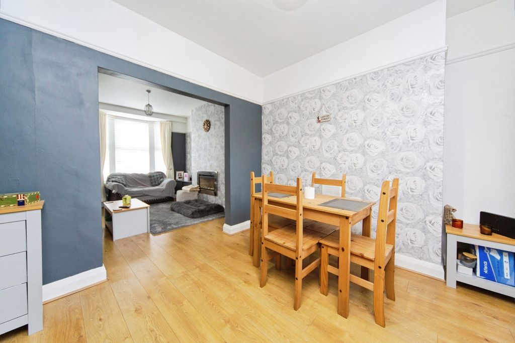 Property photo 3 of 10 Pbox-Img.Jpg