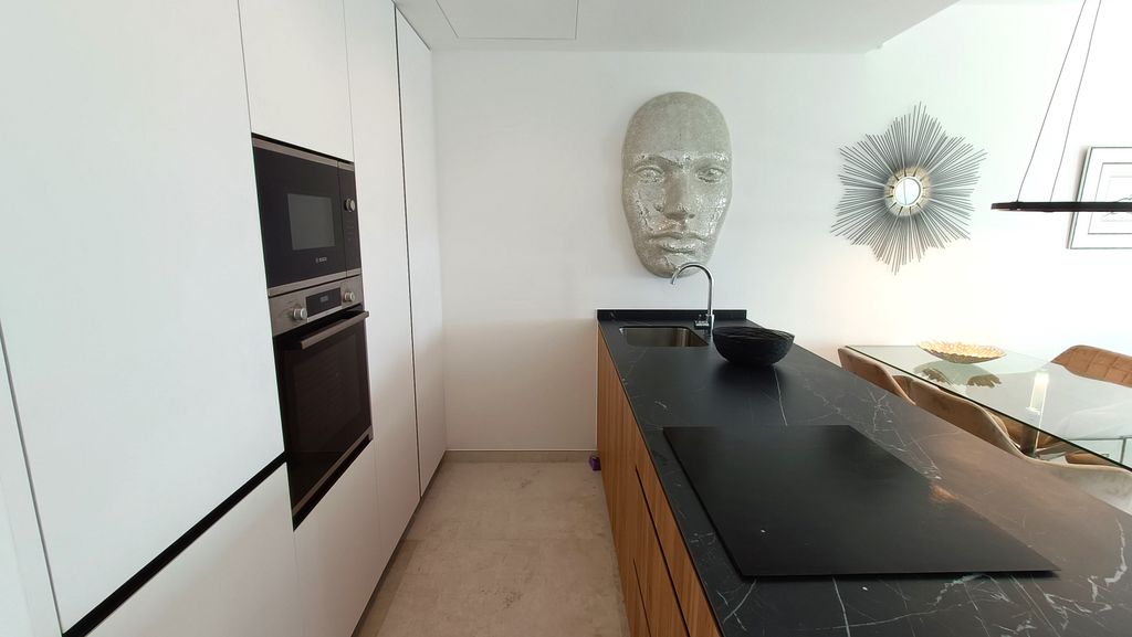 Property photo 2 of 42