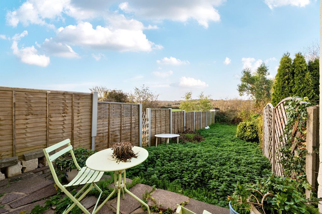 Property photo 3 of 12 Garden