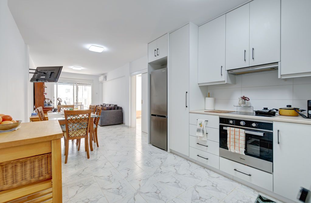 Property photo 3 of 12 Lounge Kitchen...