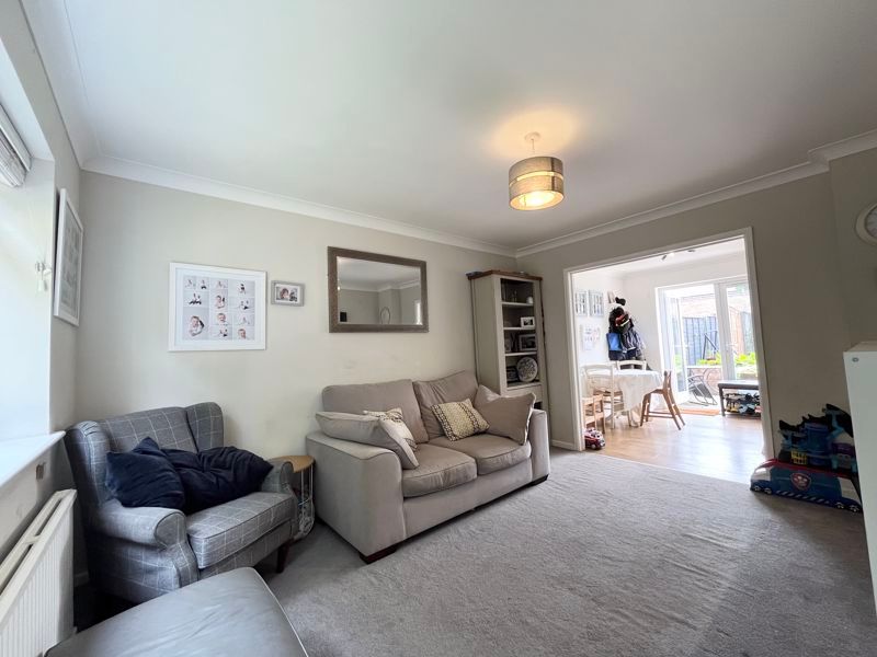 Property photo 3 of 11 Lounge