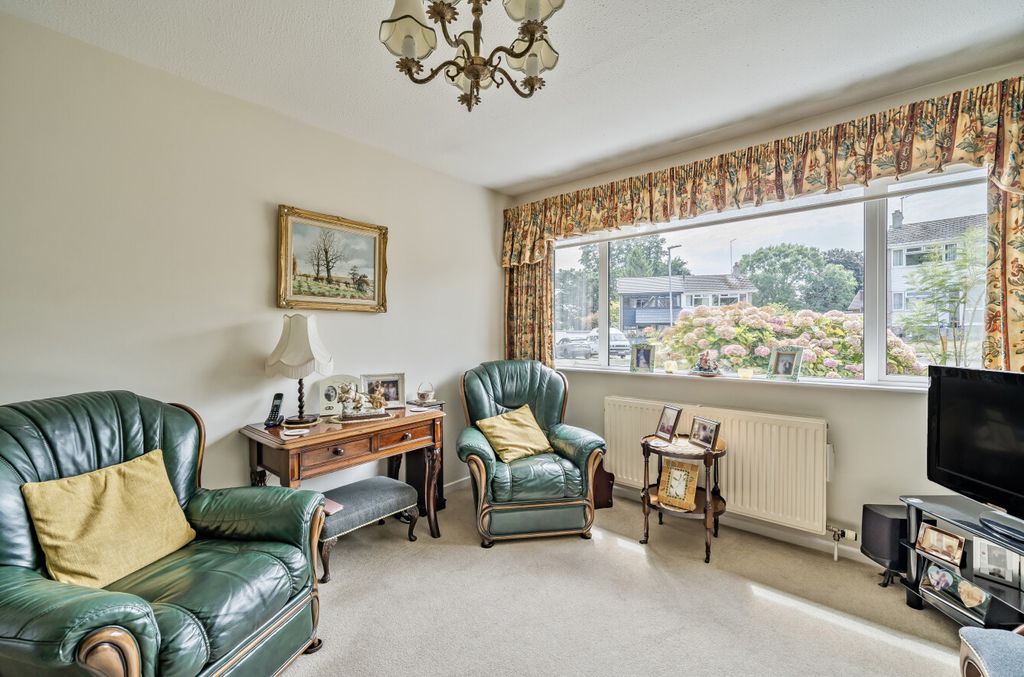 Property photo 3 of 18 1335852-18-689A2E...
