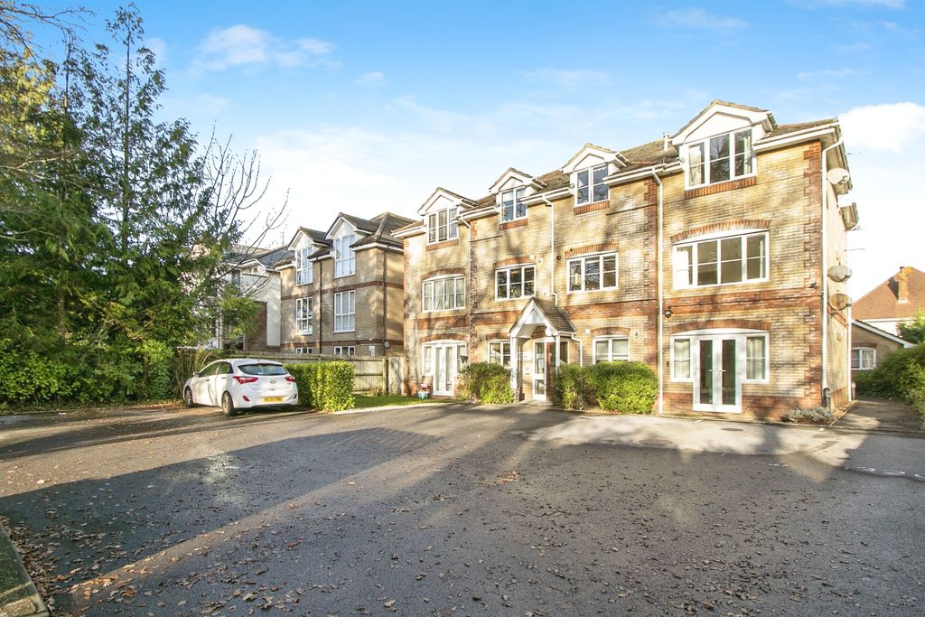 Property photo 2 of 10 Parking