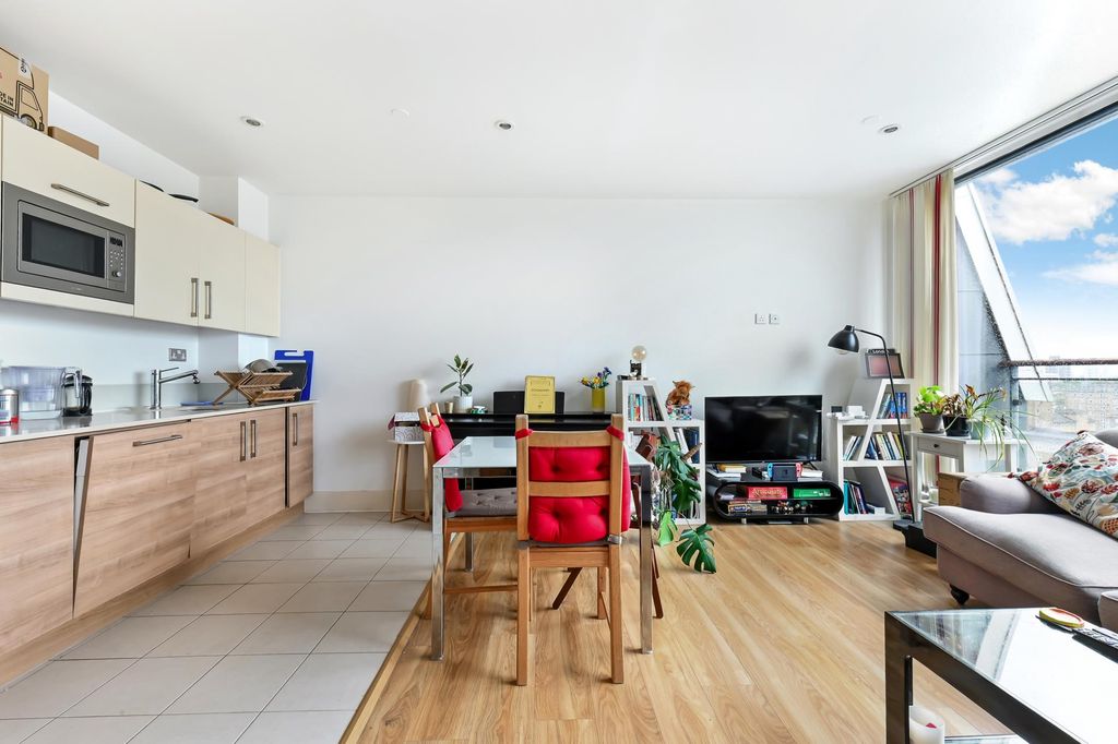 Property photo 3 of 12