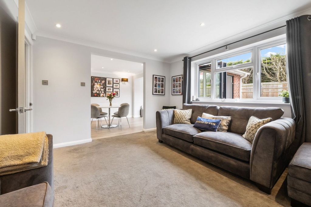 Property photo 3 of 27