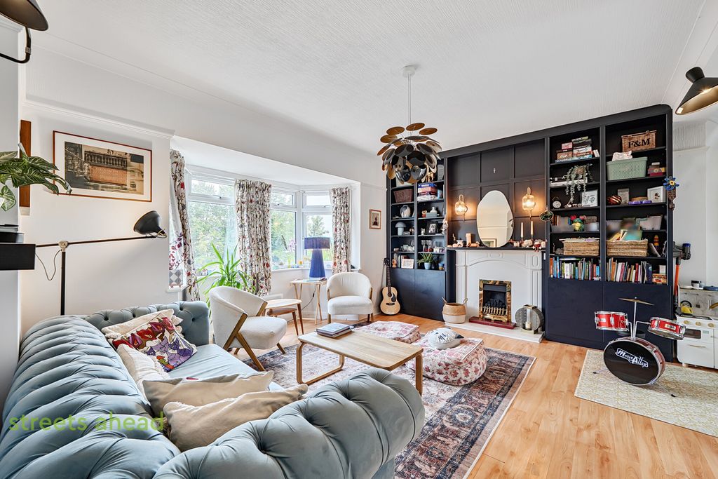 Property photo 3 of 24 11A48595-7398-497...