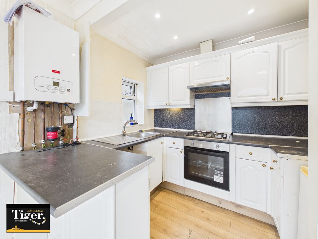 Property photo 3 of 6 Cam03440G0-Pr0674-Still003