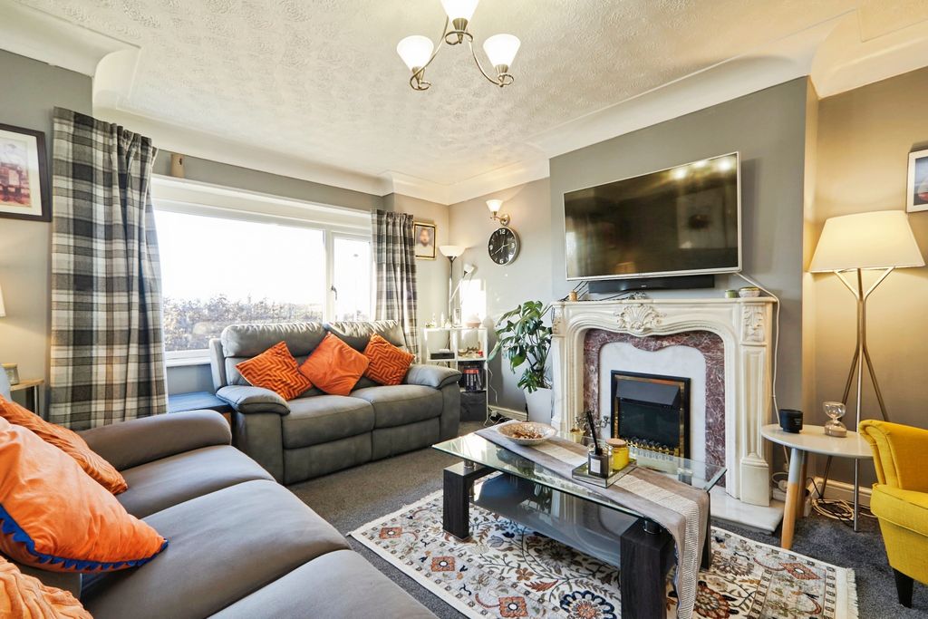 Property photo 2 of 20 Lounge