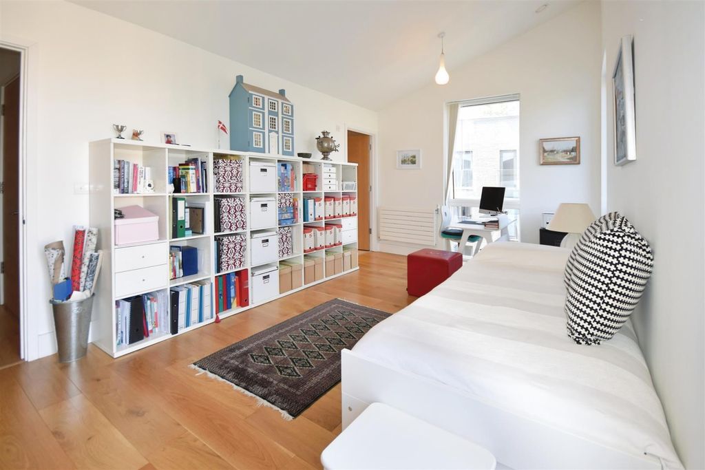 Additional image 7 of 3 bed flat for saleHalyard Court, Durham Wharf Drive, Brentford TW8