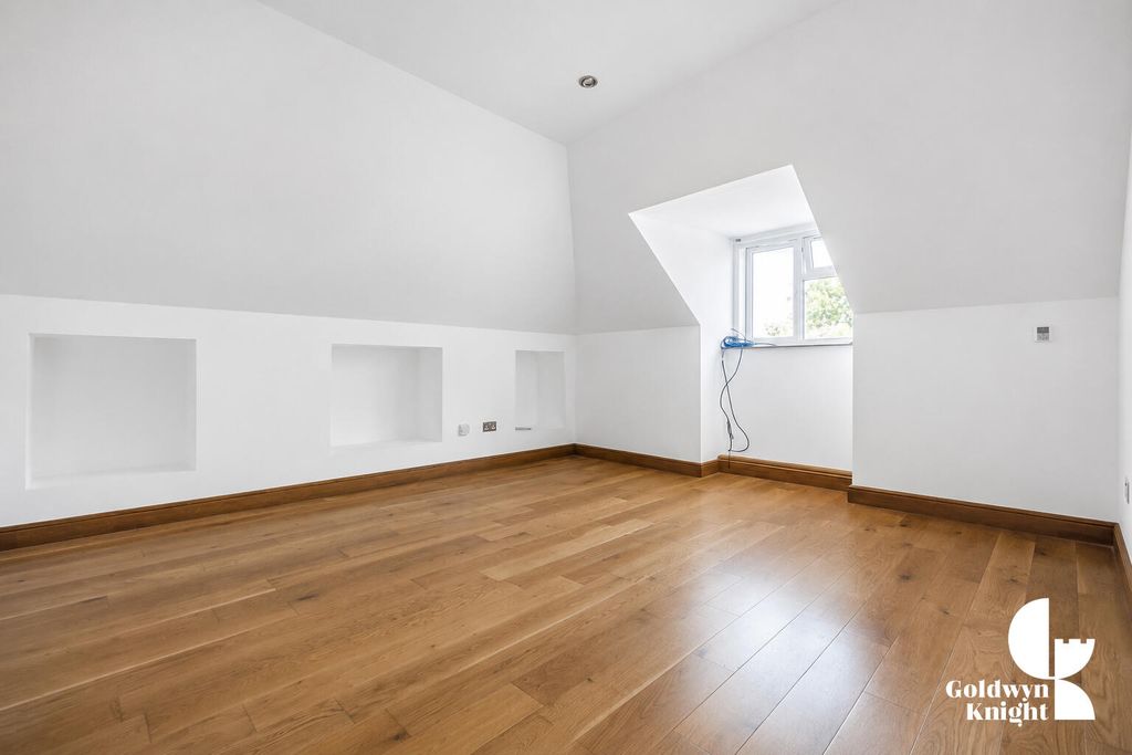 Property photo 1 of 4 Loft