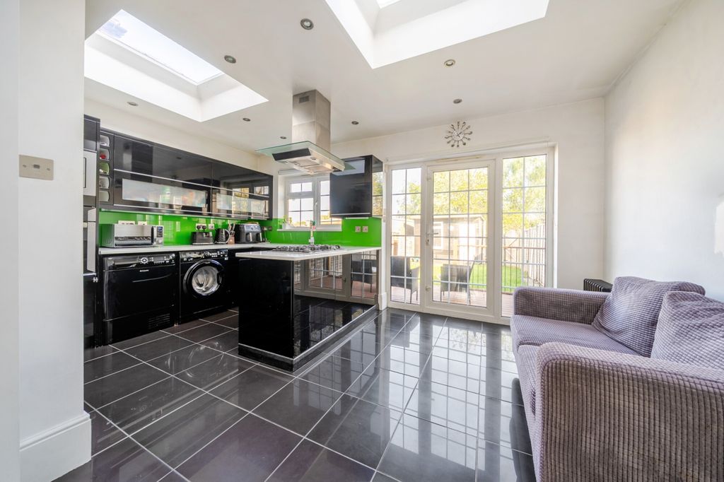 Property photo 3 of 21 1448952-13-69E7A1...