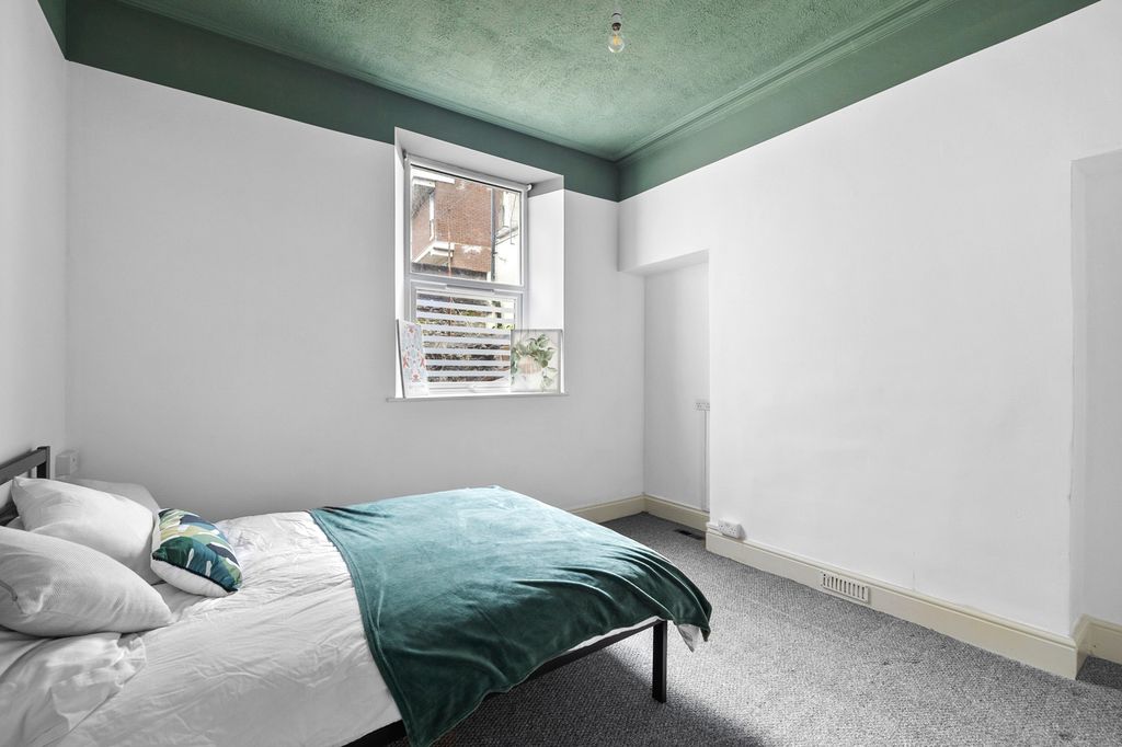 Property photo 1 of 11 0018