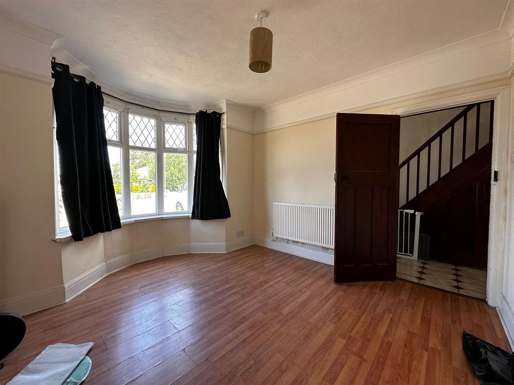 Property photo 2 of 8 Front