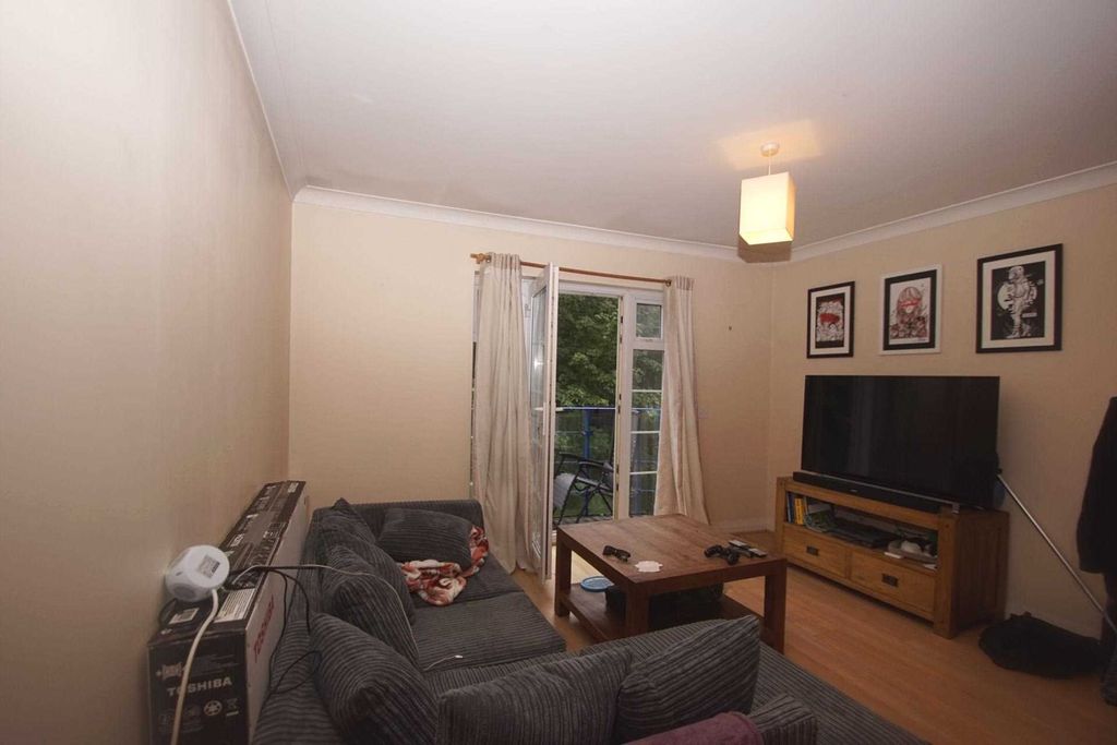 Property photo 2 of 9 Photo