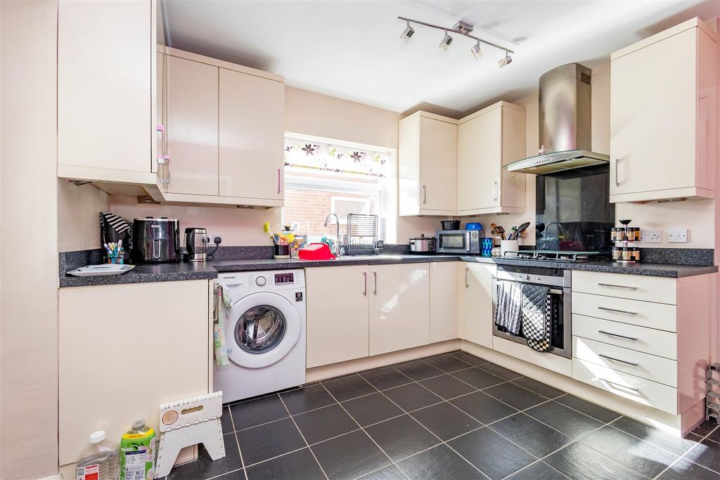 Property photo 3 of 22 Kitchen