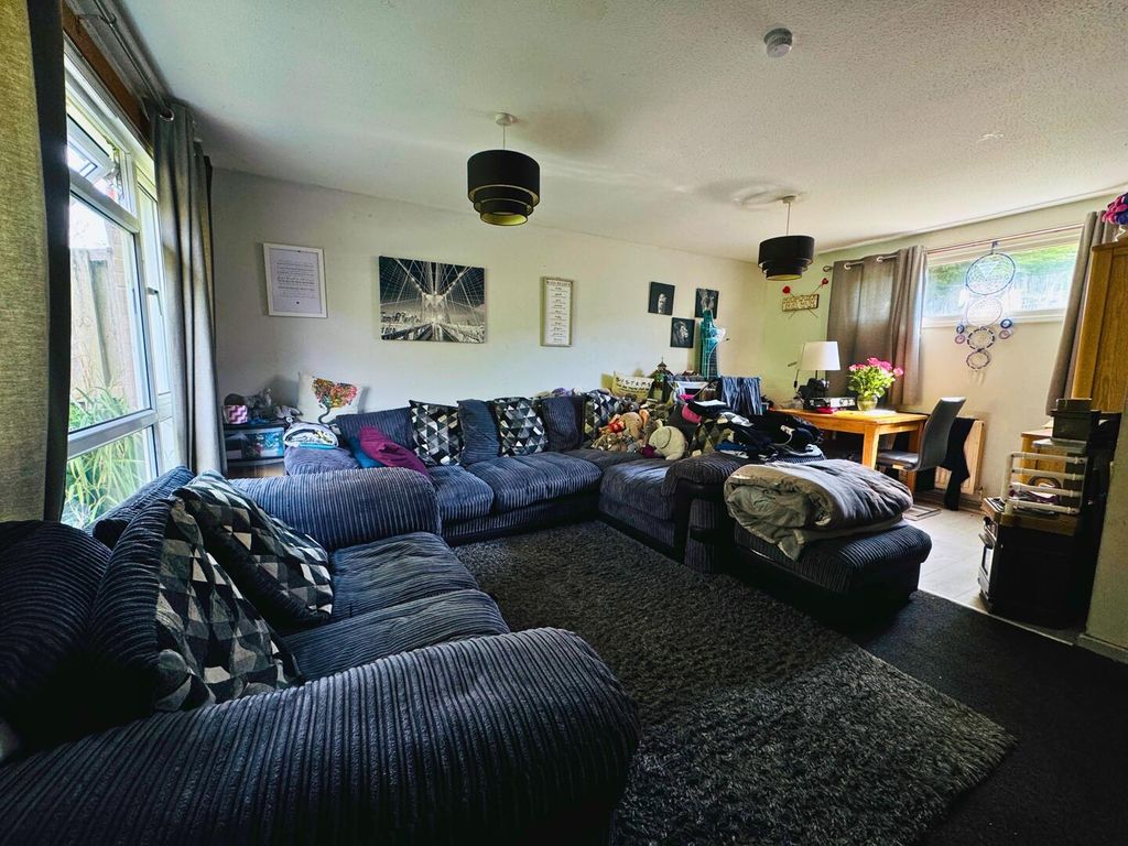 Property photo 2 of 10 Living Room