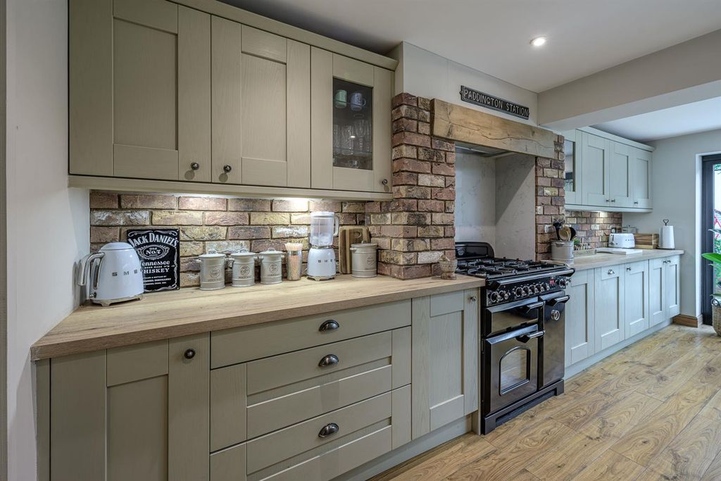 Property photo 3 of 35