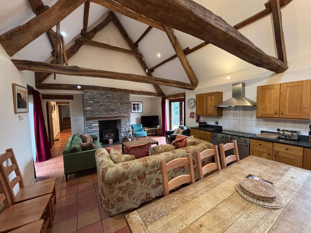 Property photo 3 of 11