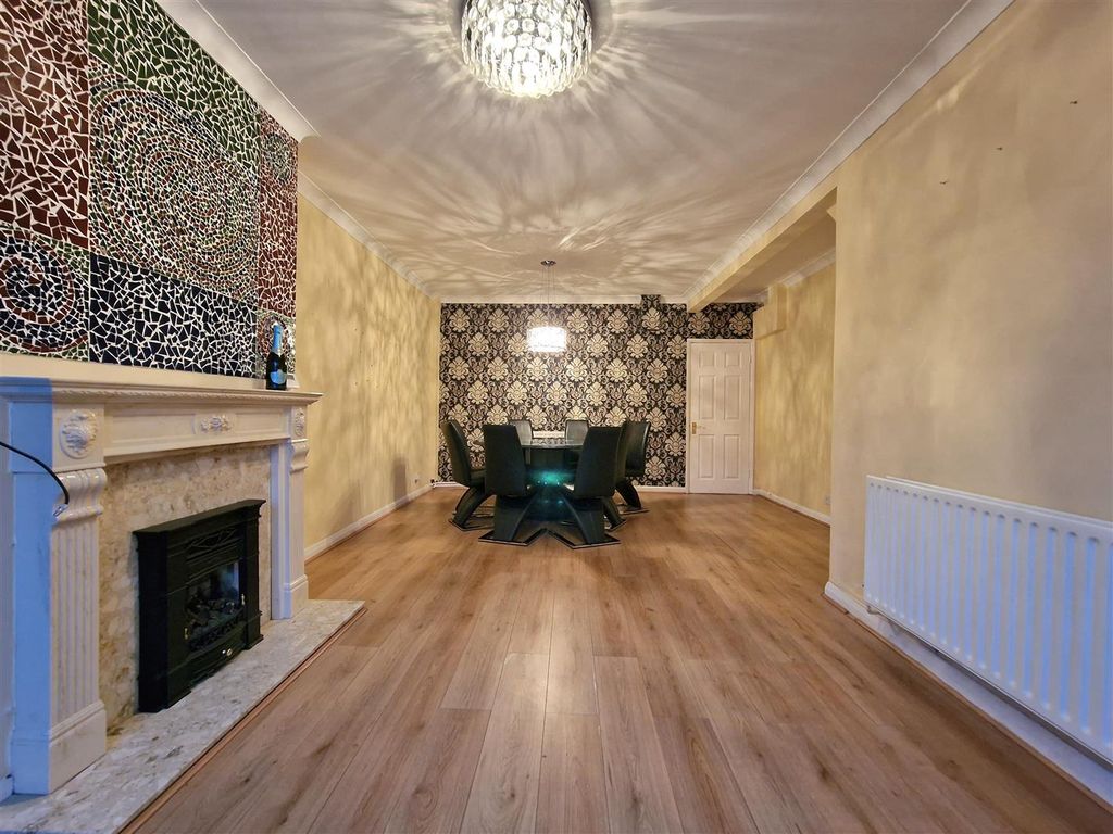 Property photo 2 of 18 Lounge/Dining Area