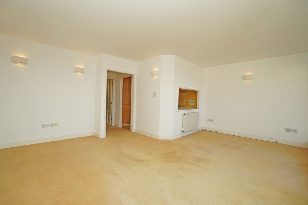 Property photo 3 of 27