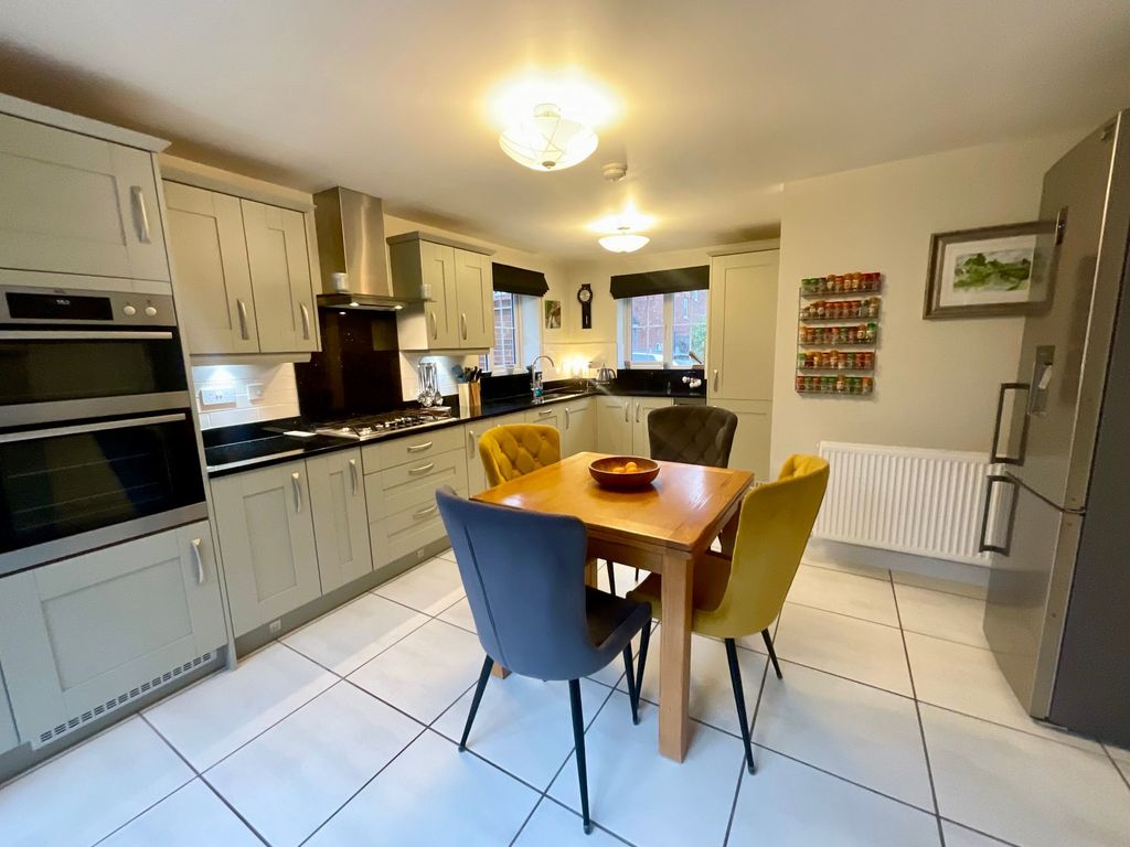 Property photo 2 of 27