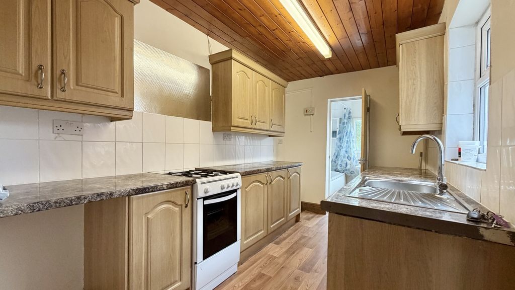 Property photo 2 of 18 8
