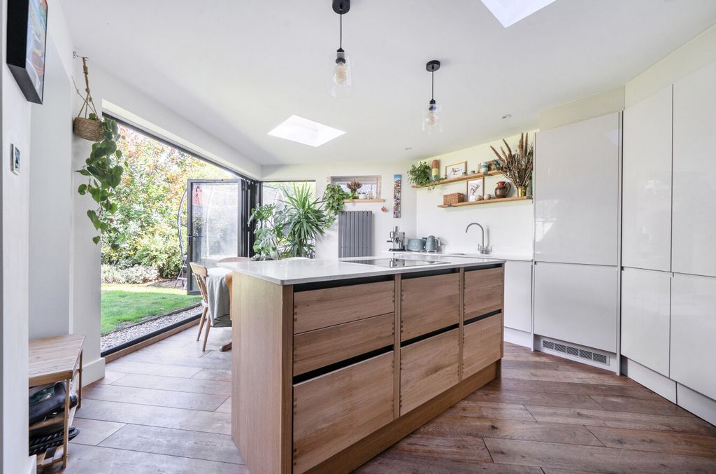 Property photo 2 of 18 1514621-11-6Aa292...
