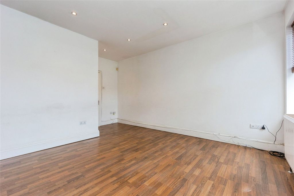 Property photo 2 of 20 Picture No. 25
