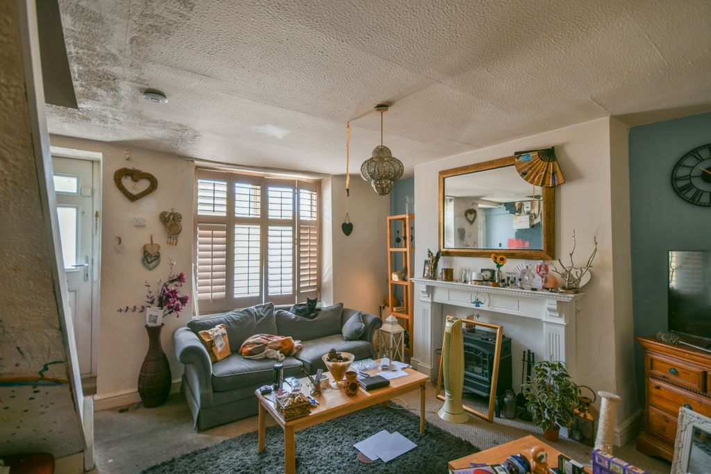 Property photo 2 of 16