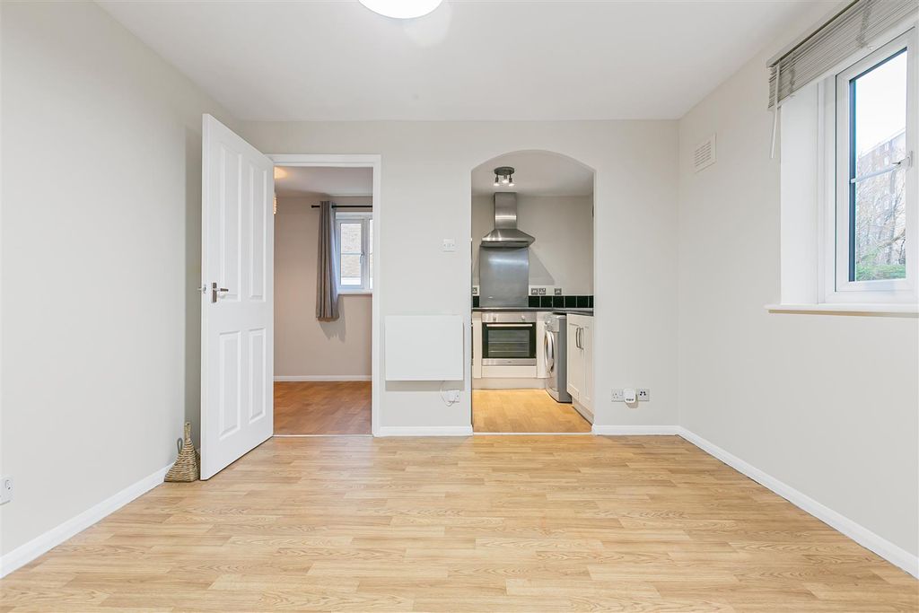 Property photo 2 of 8 11_72580.Jpg