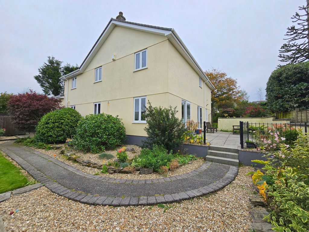 Property photo 2 of 27