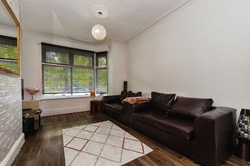 Property photo 3 of 24 Pbox-Img.Jpg