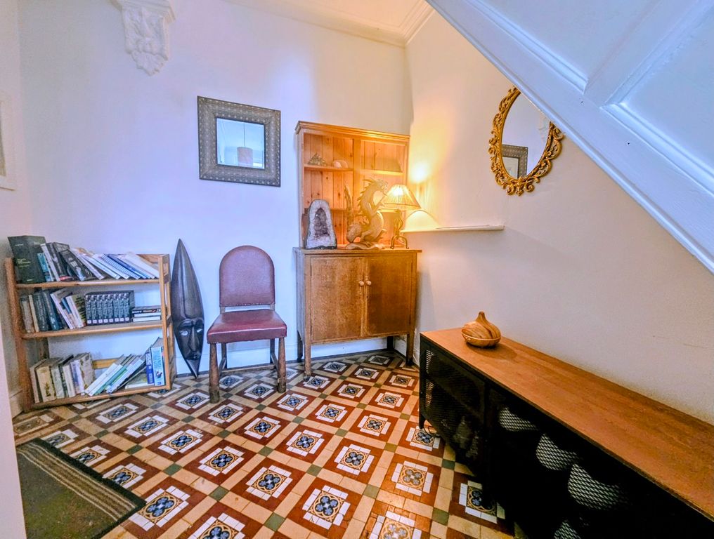 Property photo 3 of 31