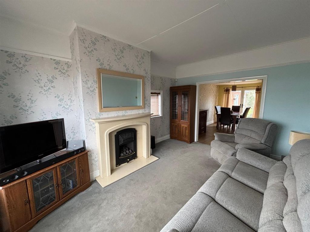 Property photo 3 of 23 Living Room/Diner