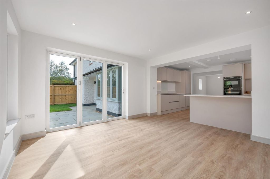 Property photo 3 of 29 3A Easthorpe Green Web Ph-21.Jpg