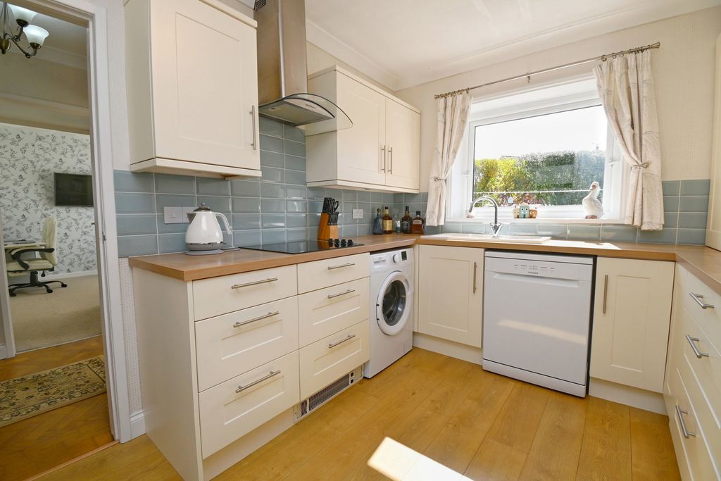 Property photo 3 of 18