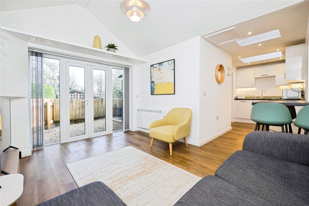 Property photo 2 of 21 Picture No. 20