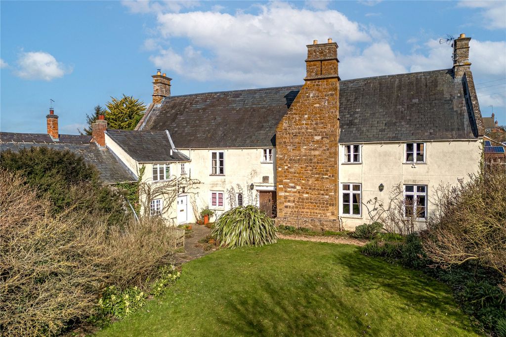 Property photo 2 of 18 Rear