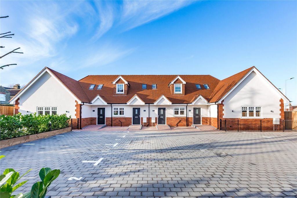 Property photo 1 of 11 Front