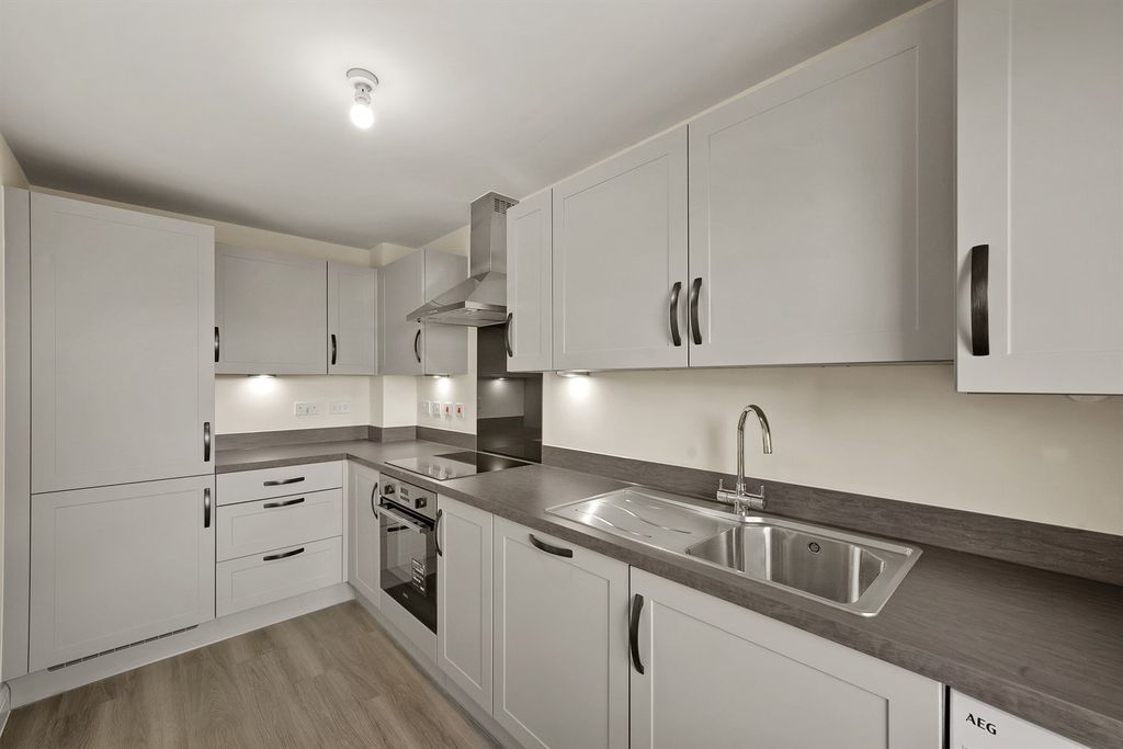 Property photo 2 of 8 Kitchen