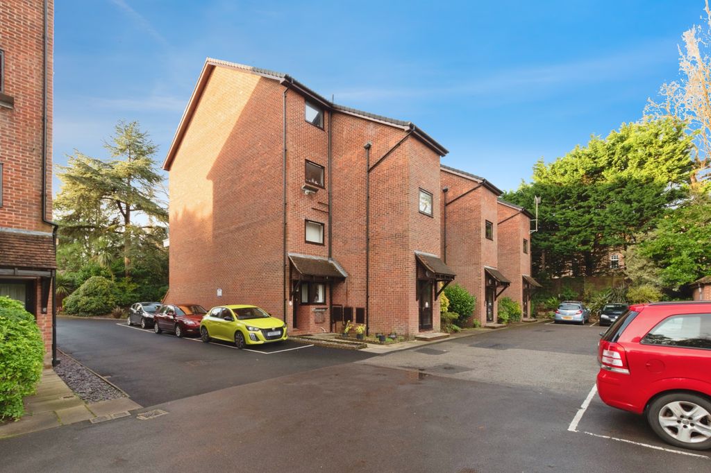 Property photo 2 of 20 Driveway