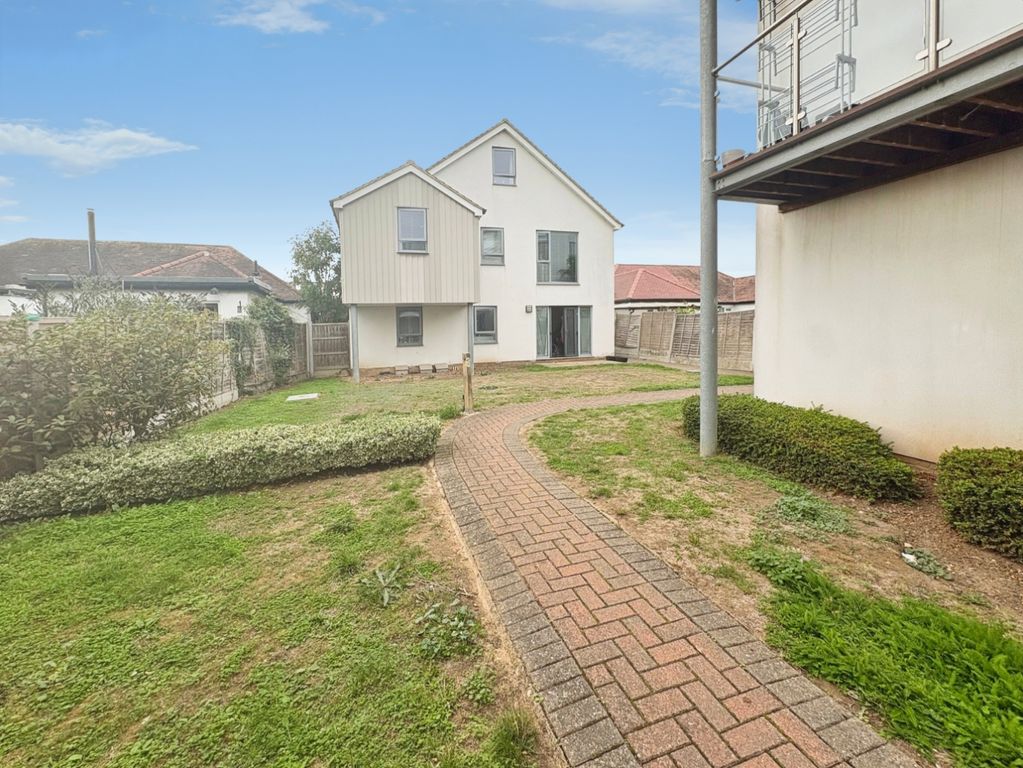Property photo 1 of 8 Front